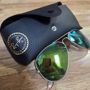 Rayban Aviator Green Flash Lenses And Case Light Wear.